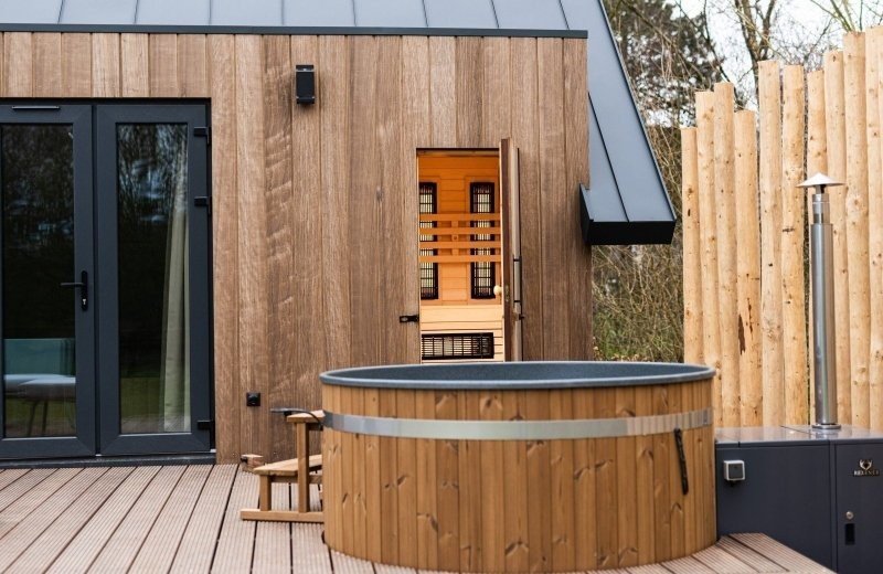 Wellness huisje friesland hottub buiten